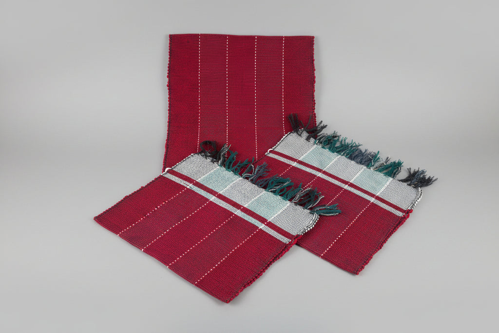 Kit 3 Tapetes Artesanais em Malha Vermelho e Branco