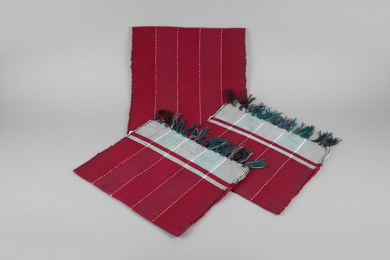 Kit 3 Tapetes Artesanais em Malha Vermelho e Branco