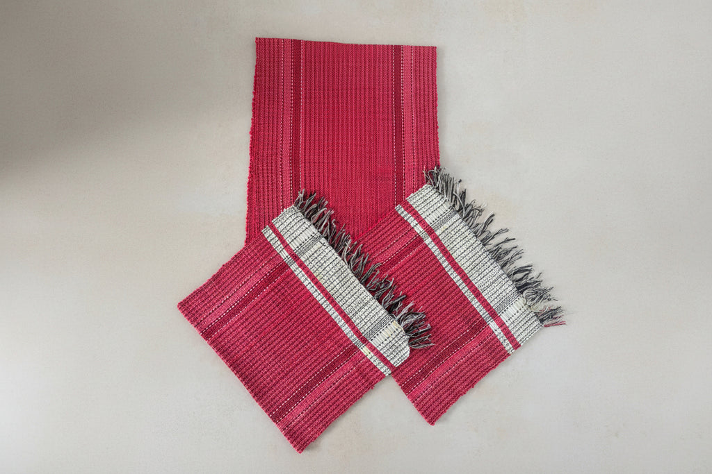 Kit 3 Tapetes Artesanais em Malha Rosa e Branco